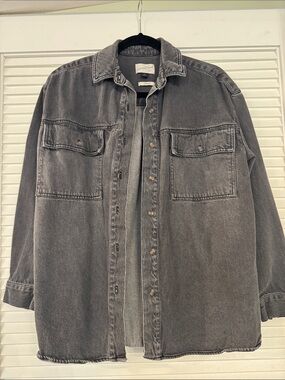 Universal Thread Women's Washed Gray Button-Down Shirt Jacket
